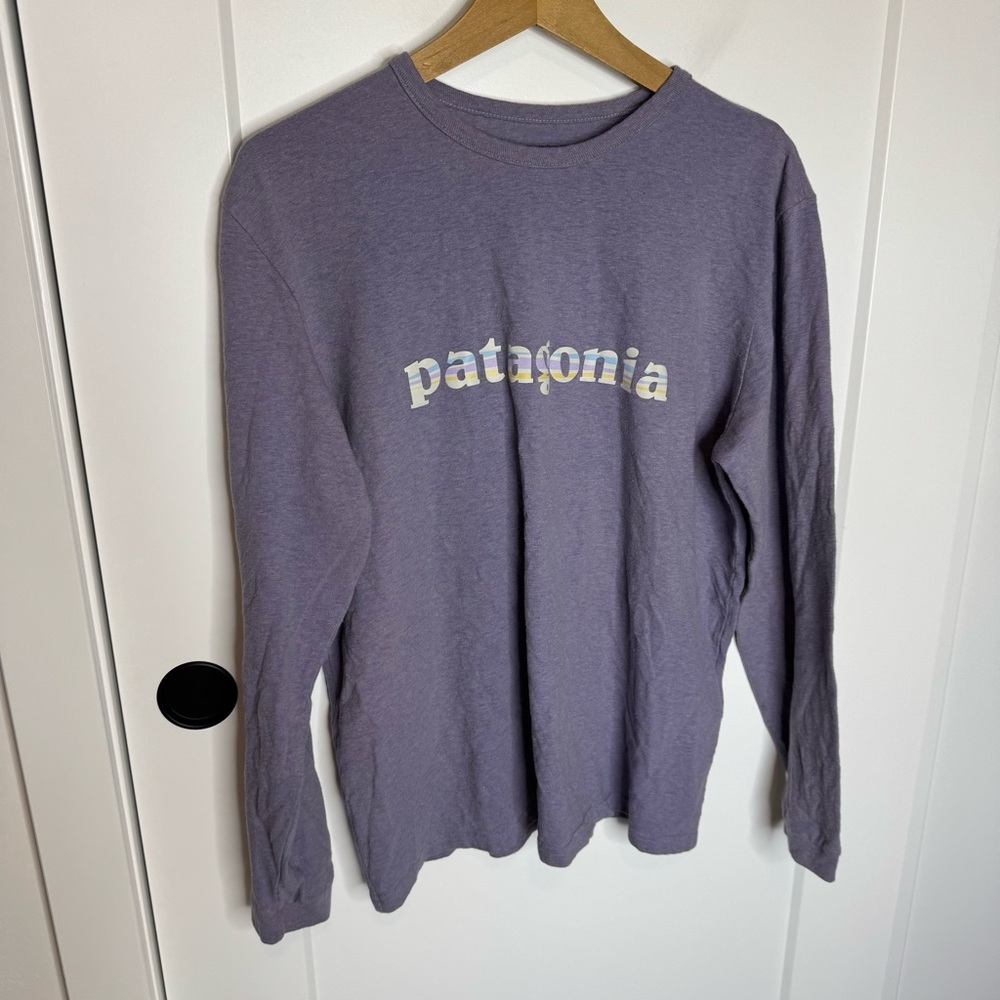 Patagonia Women's Long-Sleeve Logo Tee in Lavender